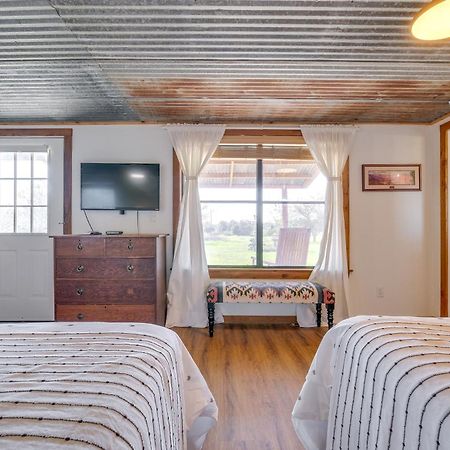 Delightful Carmine Studio On Farm Near Round Top! Kültér fotó